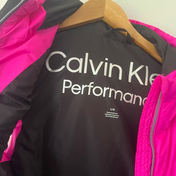 CALVIN KLEIN PERFORMANCESolid Hooded Puffer Vest Hot Pink - Picture 3 of 5